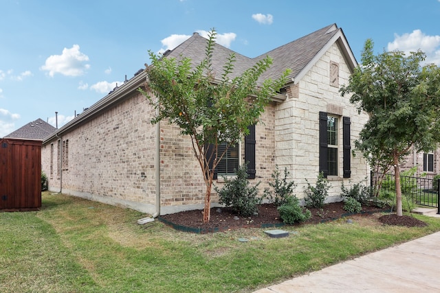 view of side of property featuring a lawn