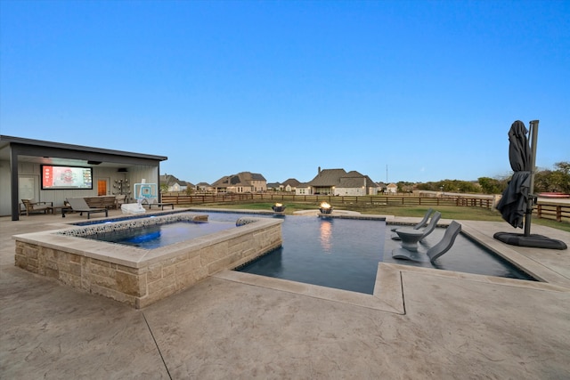 view of swimming pool featuring a patio area, an in ground hot tub, and ceiling fan