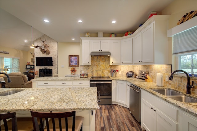 kitchen featuring sink, white cabinetry, a kitchen breakfast bar, and stainless steel appliances