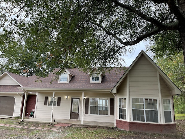 view of front of house with covered porch and a garage