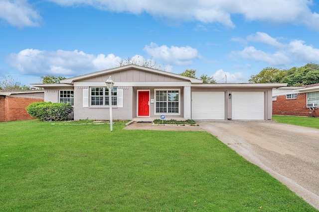 ranch-style home featuring a front lawn and a garage