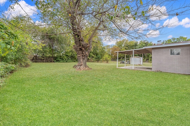 view of yard with a carport