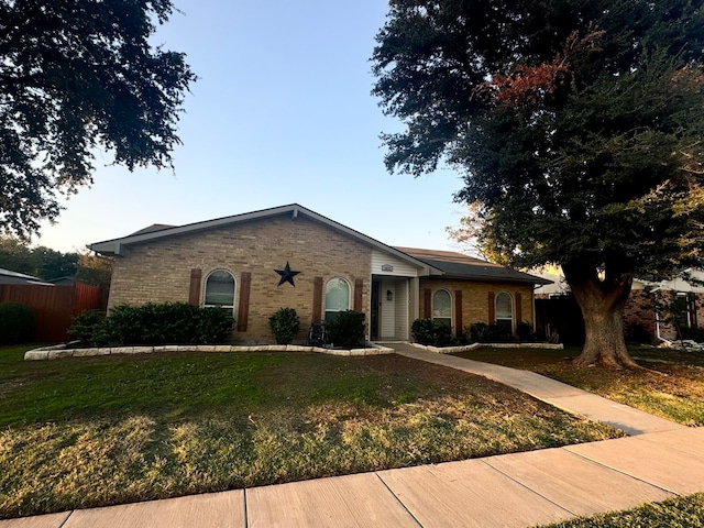 single story home with a front lawn