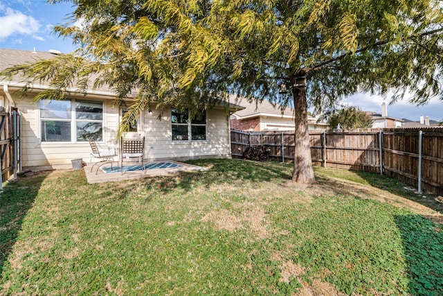 view of yard featuring a patio