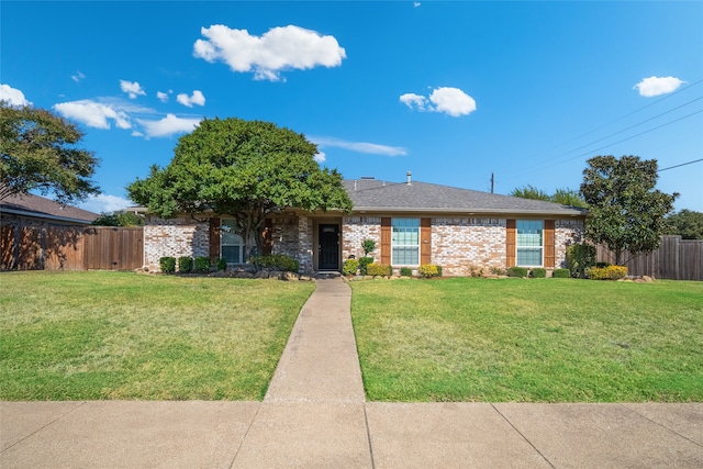 ranch-style house featuring a front lawn