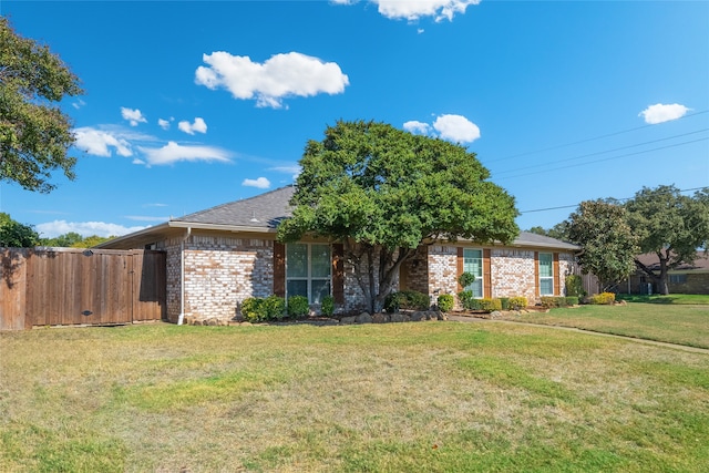 ranch-style house featuring a front lawn