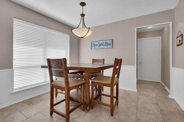 dining area featuring a textured ceiling