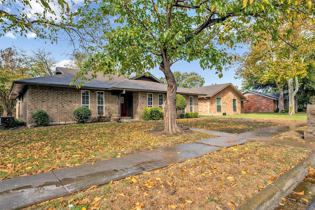 single story home featuring a front lawn