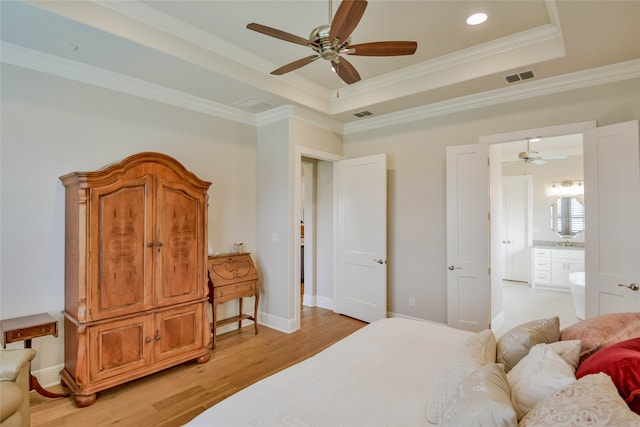 bedroom featuring crown molding, ensuite bathroom, light hardwood / wood-style floors, and ceiling fan