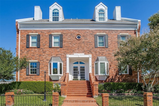 colonial inspired home with a front yard