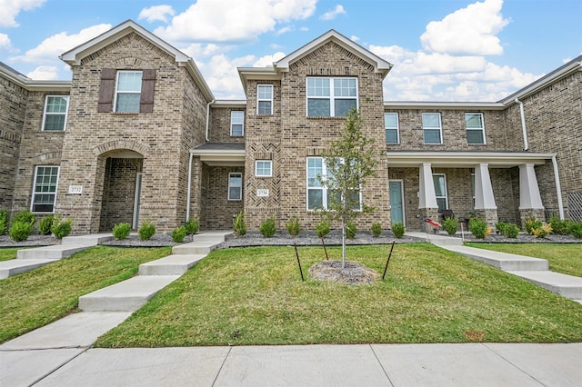 view of front of property featuring a front yard