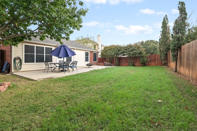 view of yard with a patio