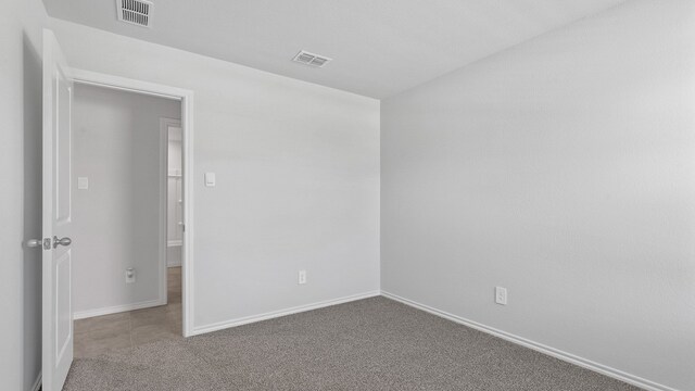 spare room featuring carpet floors