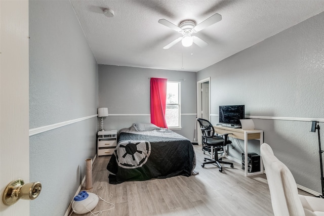 bedroom featuring a textured ceiling, hardwood / wood-style flooring, and ceiling fan