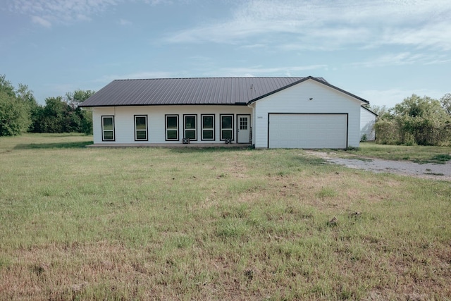 view of front of home with a front lawn