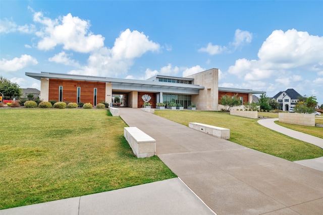 view of front of home with a front lawn