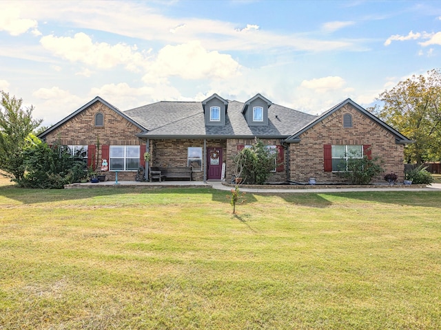 view of front facade with a front lawn