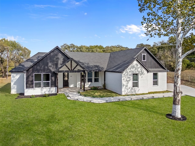 view of front of house with a front lawn