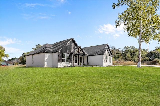 back of house featuring a lawn