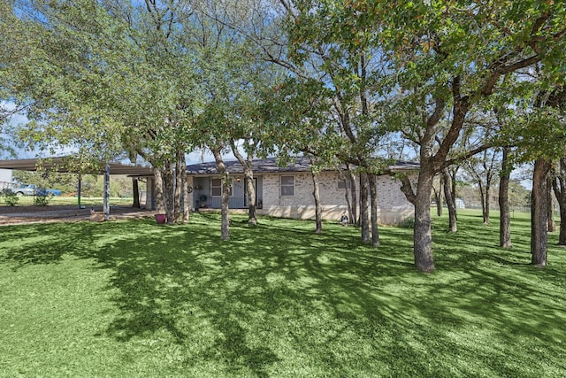 view of front facade with a front yard