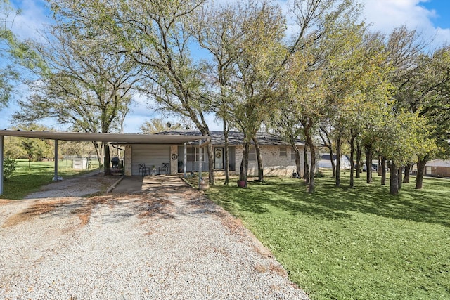 view of front of property featuring a front yard and a carport