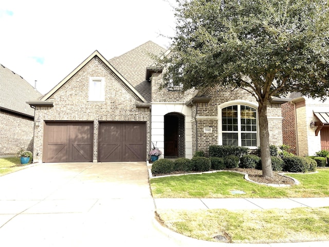 view of front of home with a front lawn