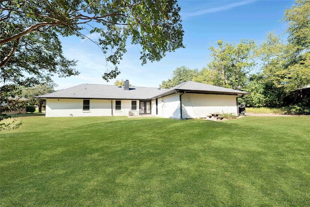 back of house featuring a yard