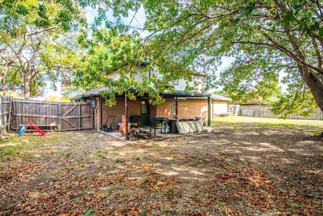 view of yard featuring a patio