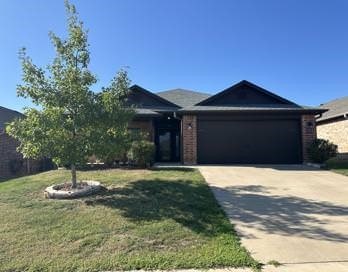 view of front of property featuring a front yard and a garage