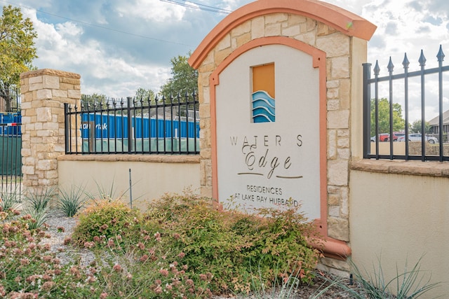 view of community / neighborhood sign