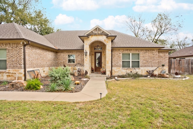 view of front facade with a front yard