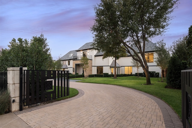 exterior space featuring a lawn