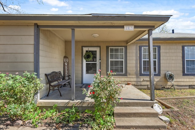 property entrance featuring a porch