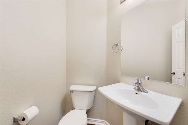 bathroom featuring toilet and sink