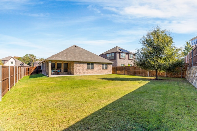 view of yard featuring a patio area