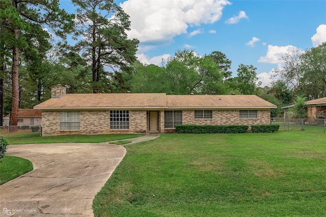 single story home with a front lawn