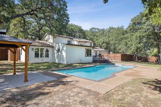 view of swimming pool