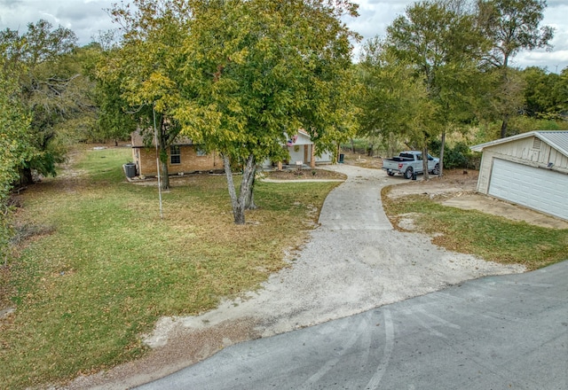 view of yard featuring an outbuilding and a garage