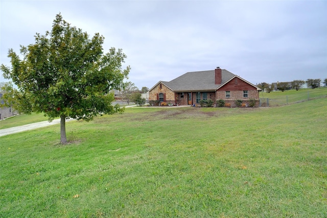 view of front of home featuring a front lawn