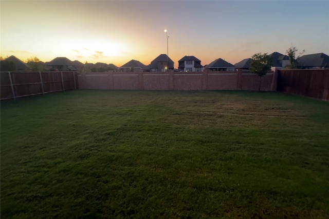 view of yard at dusk