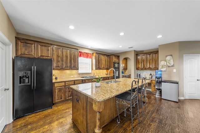 unfurnished room with an inviting chandelier and dark hardwood / wood-style flooring