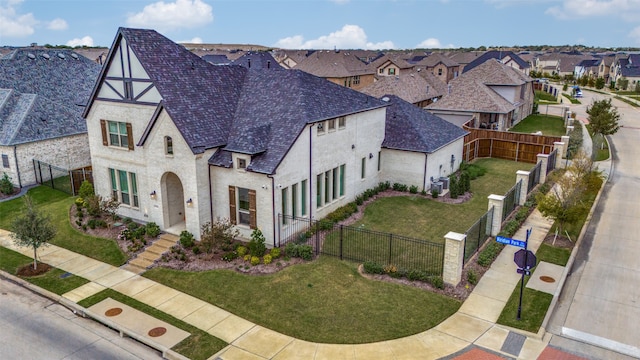 view of front facade featuring a front yard