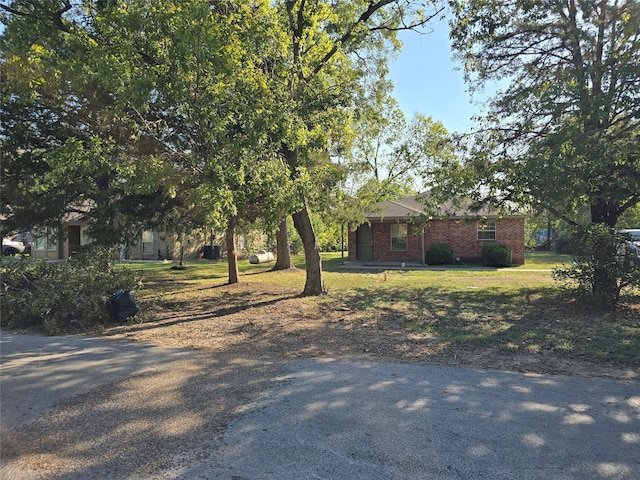 view of front of home with a front lawn