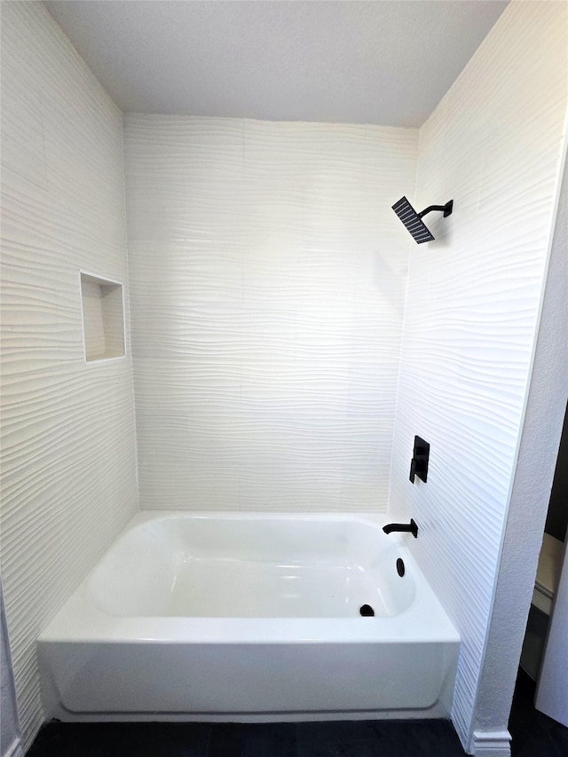 bathroom with tub / shower combination