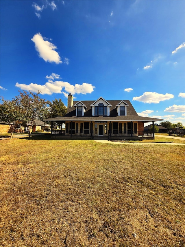 view of front of home featuring a front lawn