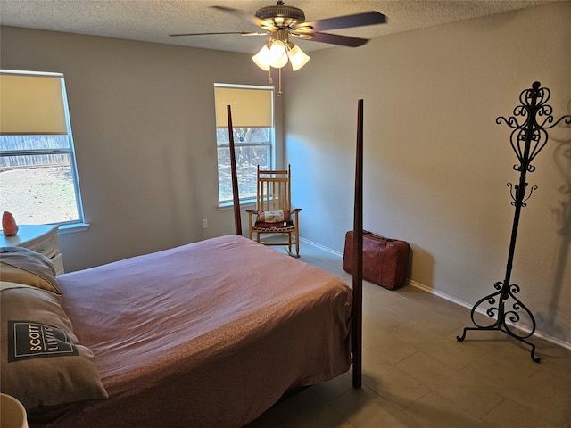 bedroom featuring ceiling fan and a textured ceiling