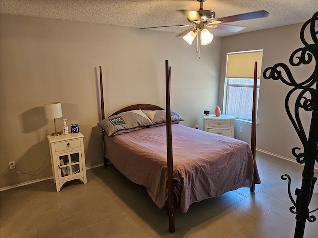 bedroom featuring ceiling fan and a textured ceiling