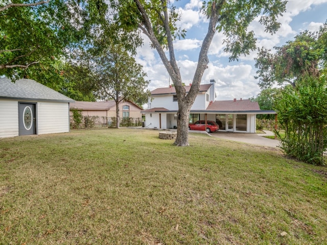 view of yard with a carport