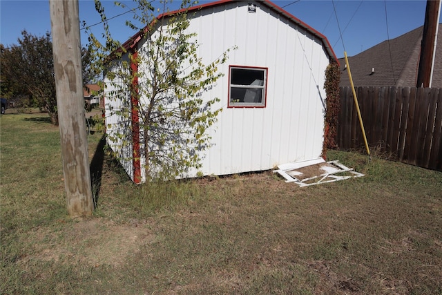 view of outdoor structure featuring a yard