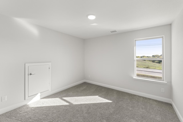 unfurnished room featuring carpet